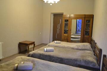 Фото номера Семейный номер с душем Проживание в семье Guest House Kaldani г. Местиа 3