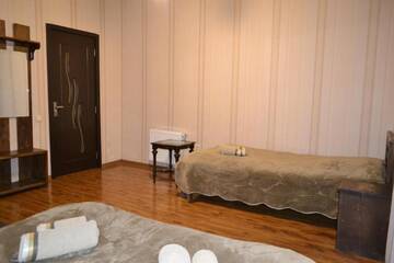 Фото номера Семейный номер с балконом Проживание в семье Guest House Kaldani г. Местиа 6
