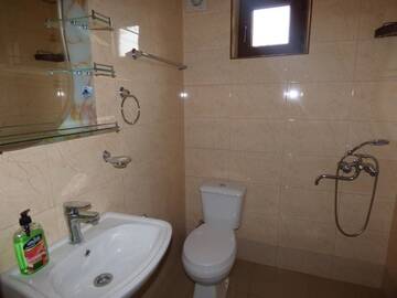 Фото номера Семейный номер с балконом Проживание в семье Guest House Kaldani г. Местиа 7